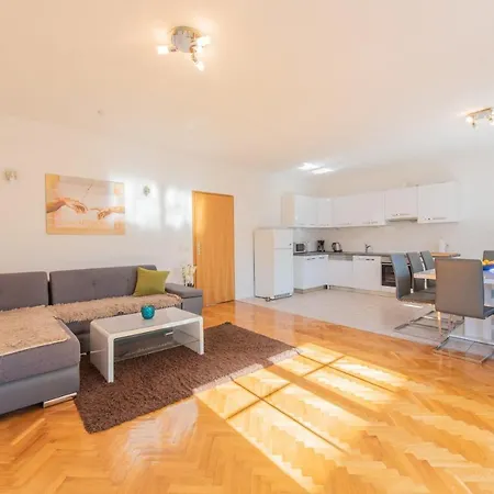 Mandic Apartment *