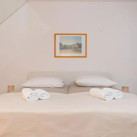 Mandic Apartment *
